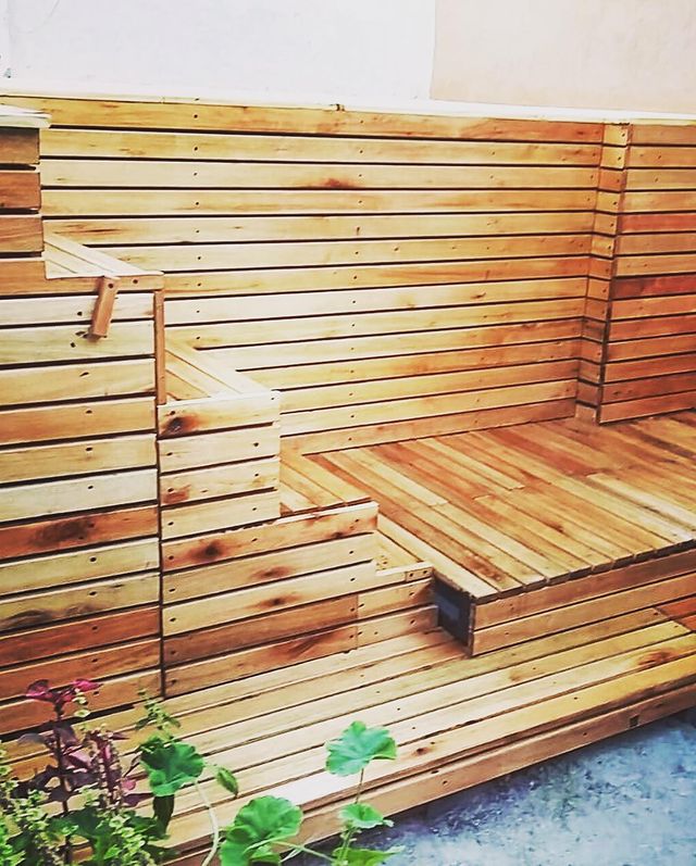 DECK con escalera. Revestimiento pileta