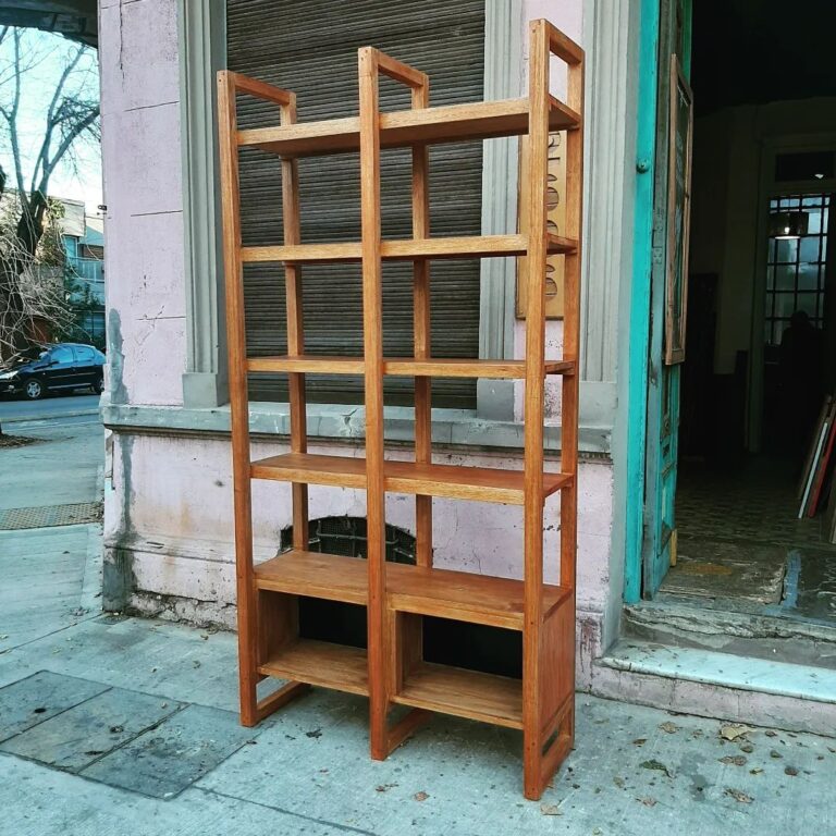 Estanteria en madera kiri